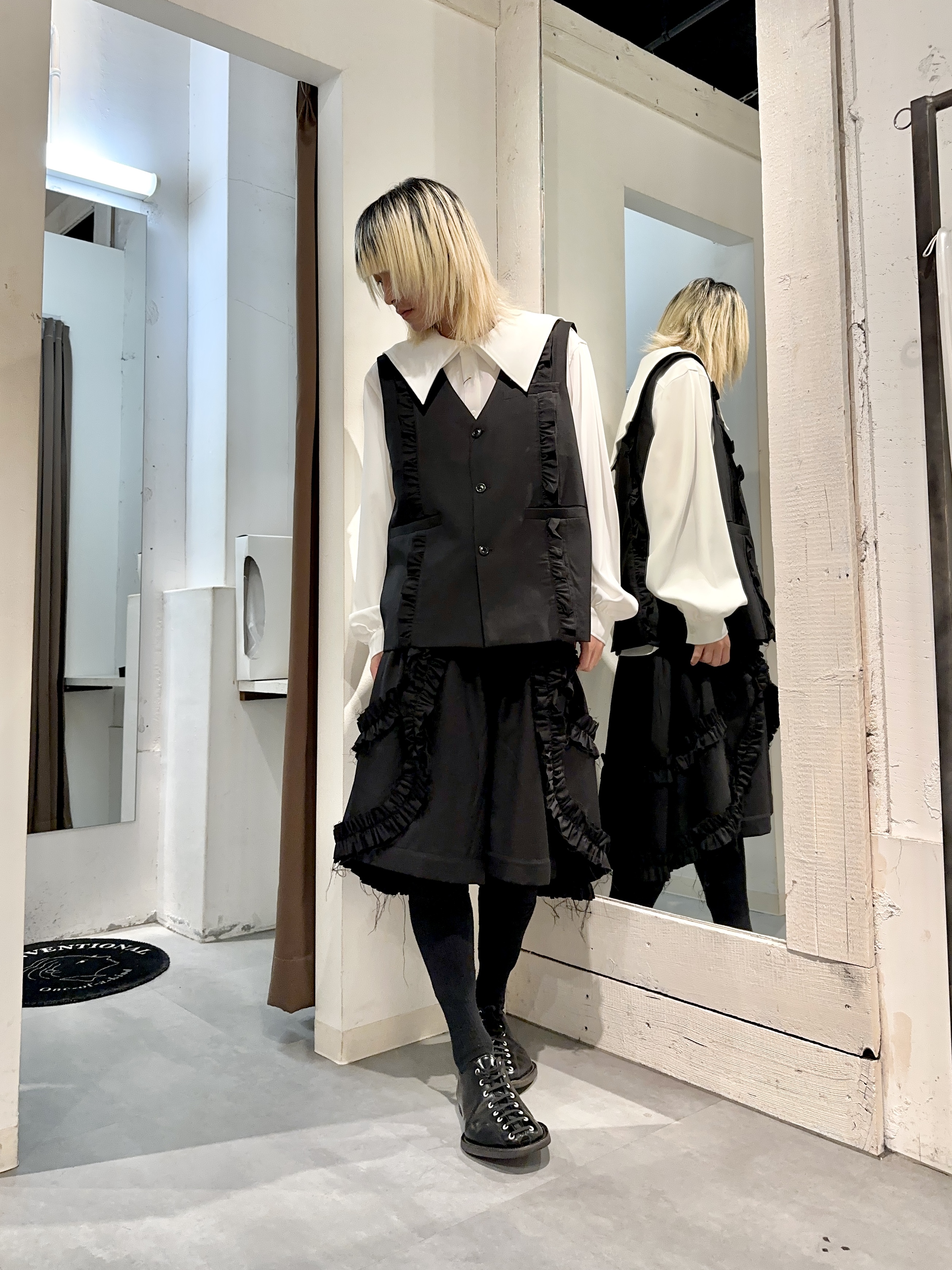 シルエットが気持ちよすぎるフリルベスト！